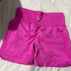 SYNERGY PINK CAMO SEAMLESS SHORTS